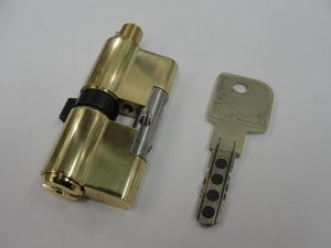 Цилиндр EWWA MCS 31-31 ключ/вертушка(Австрия) купить в интернет-магазине «Планета Замков» за 15250 руб. в Москве
